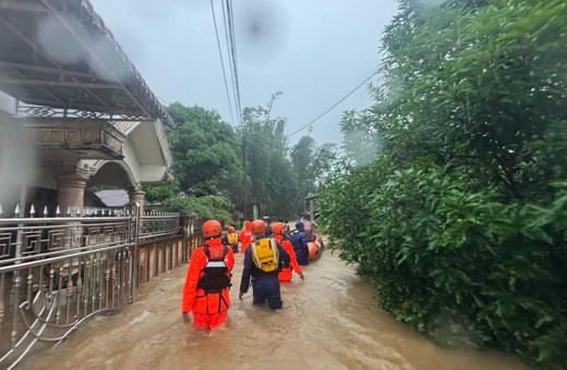 Endonezya'da sel faciası! 10 kişi hayatını kaybetti...