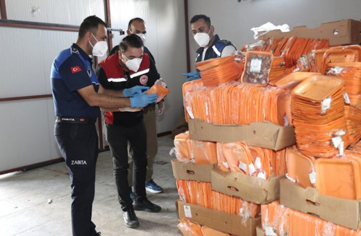 Zehir saçacaklardı! 25 ton bozuk tavuk ele geçirildi