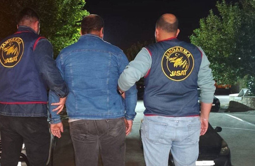 Ehliyet sınavına kopya düzeneğiyle girdi, yakalandı