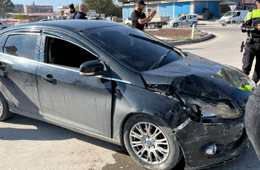 Hatay'da iki otomobil çarpıştı: 4 kişi yaralandı