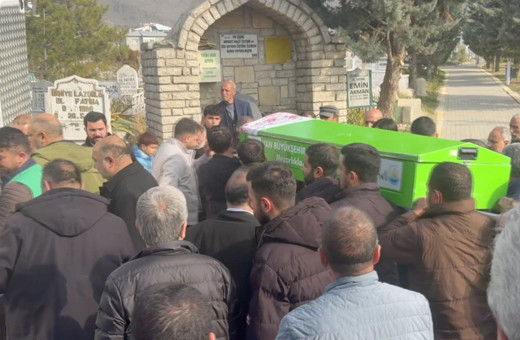 Evlerinde ölü bulunan anne ve kızının cenazesi defnedildi