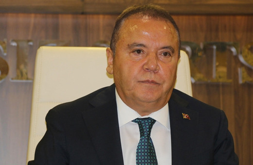 Muhittin Böcek acil olarak hastaneye sevk edildi!