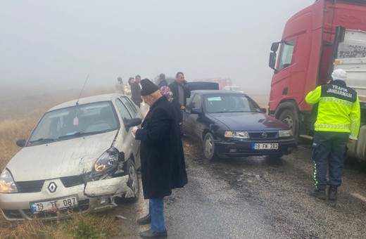 Çorum'da sis kazaya neden oldu! Zincirleme trafik kazasında 6 kişi yaralandı