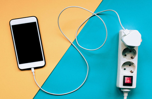 Telefonunu bu saatlerde şarj eden yandı! Bataryanın ömrünü 5 yıl kısaltıyor