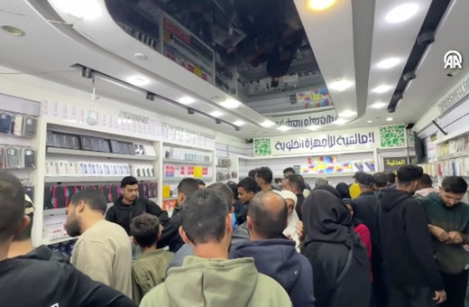 İsrail'den Gazze'ye altın kaplamalı iPhone 17 girişinine izin