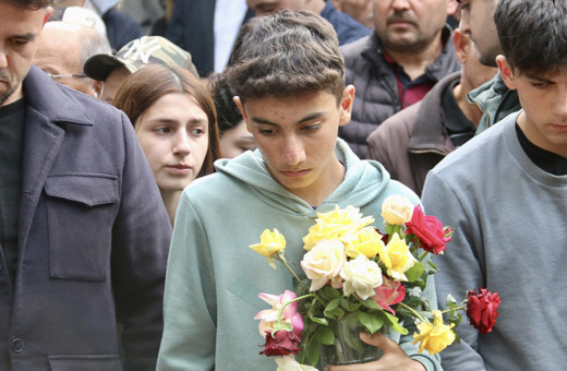 Zehirlenme şüphesiyle hayatını kaybeden Neslinur'a veda