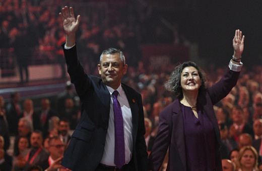 CHP 39. Olağan Kurultayı ikinci gün çalışmaları! Özgür Özel eşi Didem Özel ile geldi