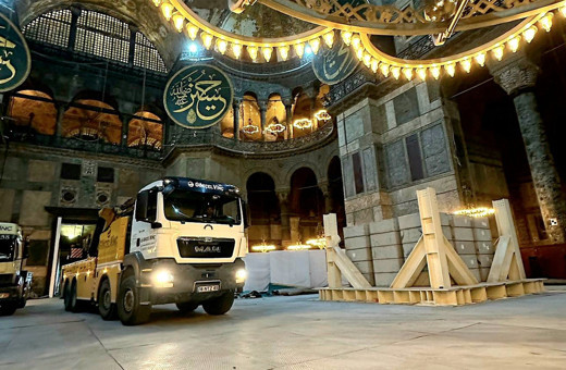 Ayasofya Bilim Kurulu'ndan vinç eleştirilerine yanıt: Notre Dame'de de kullanıldı