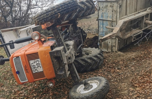 Sinop Boyobat'ta traktör devrildi Altında kalan kadın öldü
