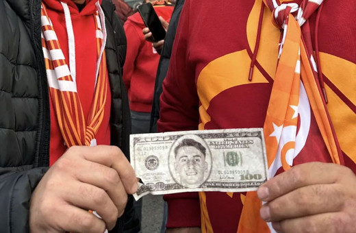 Galatasaray taraftarından 'dolarlı' Kerem Aktürkoğlu protestosu
