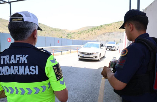 Jandarmanın ceza yazdığı kişi öyle biri çıktı ki pişman olup kendi cebinden ödedi