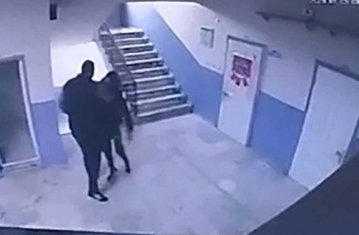 Otizmli öğrenciyi merdivenden iten öğrenciden pes dedirten savunma