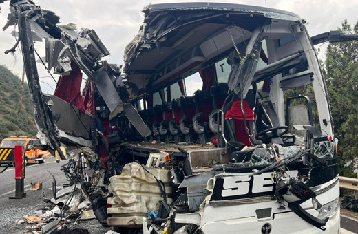 Osmaniye'de yolcu otobüsü tıra çarptı! Ölü ve yaralılar var