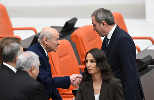 Devlet Bahçeli, DEM Partili Bakırhan'ın konuşmasını alkışladı, çaya davet etti
