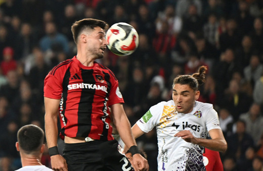 Süper Lig kulübünden "penaltı" isyanı! Tayyip Talha Sanuç'un yüz kemiği kırıldı