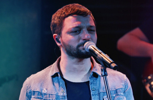 Şarkıcı Mehmet Erdem aldığı o haberle yıkıldı! Haberi duyanlar yanına koştu