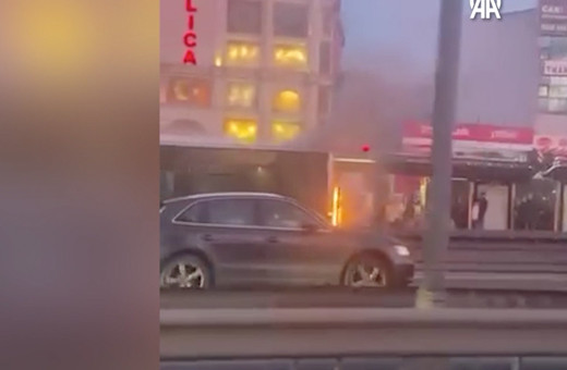 Metrobüste yangın çıktı! Büyük panik yaşandı