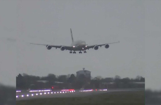 PSG uçağı Bilbao'ya inişte zorlandı