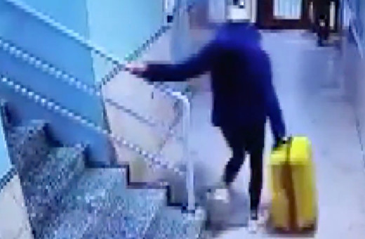 Güllü'nün kızı Tuğyan'ın kaçma anı videosu! Bavulla çıkıyor yanındaki de...