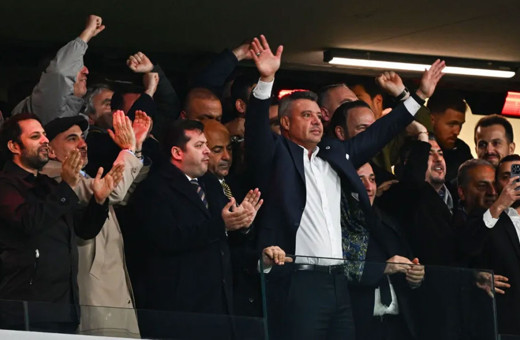 Serbest bırakılan Sadettin Saran, Eyüpspor-Fenerbahçe maçını izlemeye geldi