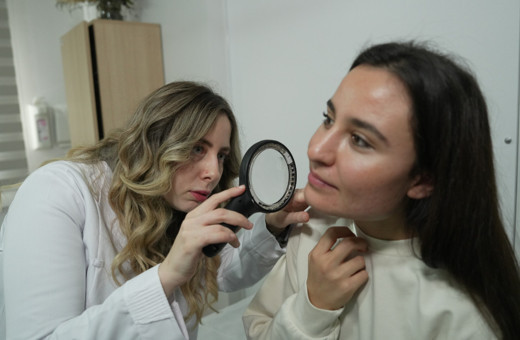 Makyaj, hormonlar ve beslenme! Yetişkinlerde akne alarm veriyor...