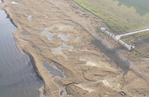 Feribotun yanaştığı yere yürüyerek gidiliyor! Marmara'nın en büyüğünde durum çok kötü