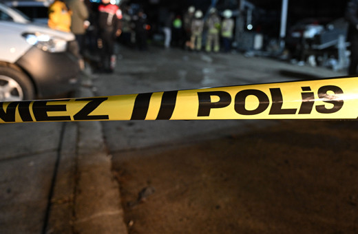 Adana'da yol kenarında kadın cesedi bulundu