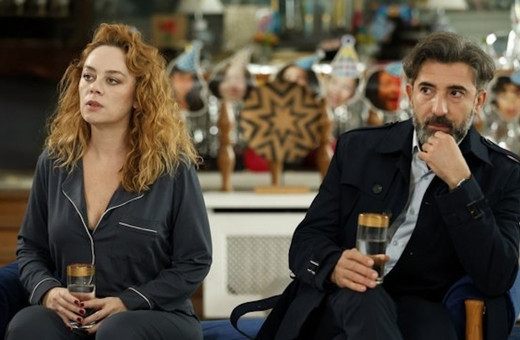 Bahar dizisinde muhteşem final! Tüm ekip pasta kesti...