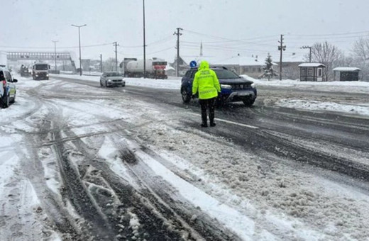 Bolu Dağı kar yağışı nedeniyle ağır tonajlı araçlara kapatıldı