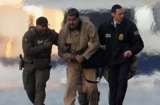 Maduro mahkemeye götürülürken sekerek yürüdü! O anlar kamerada