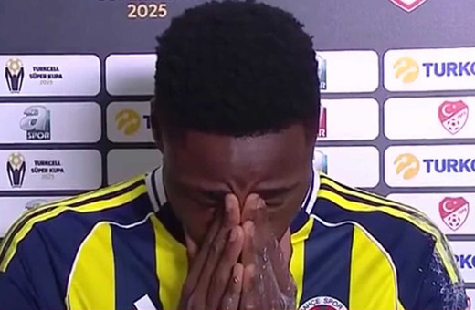 Anthony Musaba, galibiyetin ardından gözyaşlarını tutamadı