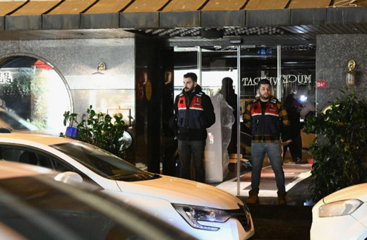 Baskının perde arkası aralandı! Ünlülerin sık gittiği mekanda gizli oda bulundu