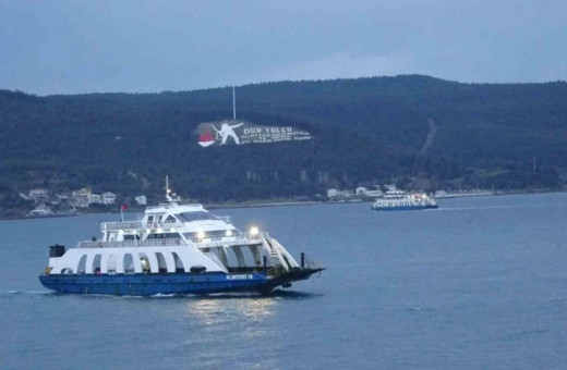 Çanakkale Boğazı'nda gemi trafiğine fırtına engeli