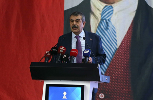 Yusuf Tekin, CHP'nin 'Atatürk'süz karne' suçlamasına yanıt: Asrın hırsızlığını saklamaya çalışıyorlar