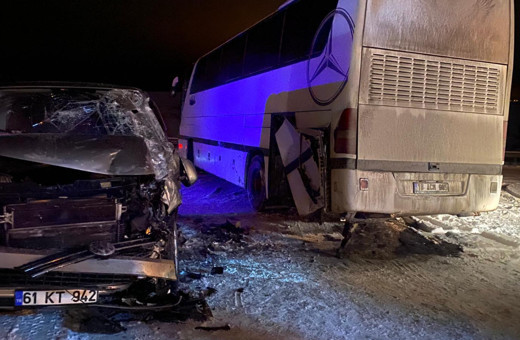 Çankırı'da yürekler ağza geldi! Servis otobüsü ile panelvan çarpıştı: 3 kişi yaralı