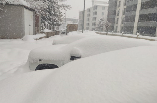 Ülkecek resmen donuyoruz! Kar kalınlığı 20 santimi aşacak: 9 kente yeniden kar ve fırtına uyarısı...