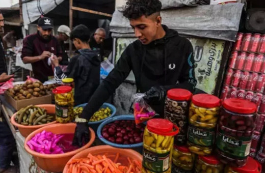 Gazze'de Ramazan hareketliliği! Pazarda görülen o kutular şaşkınlık yarattı
