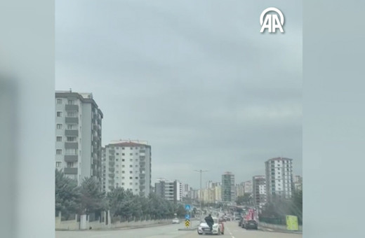 Tartışma sonrası aracın kaputunda metrelerce sürüklendi