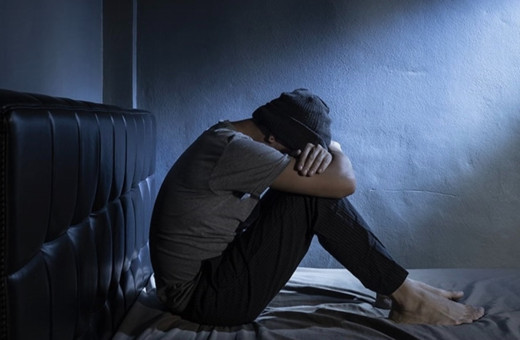 Acaba depresyonda mıyım diye düşünenler dikkat! Her üzüntü depresyon değil...