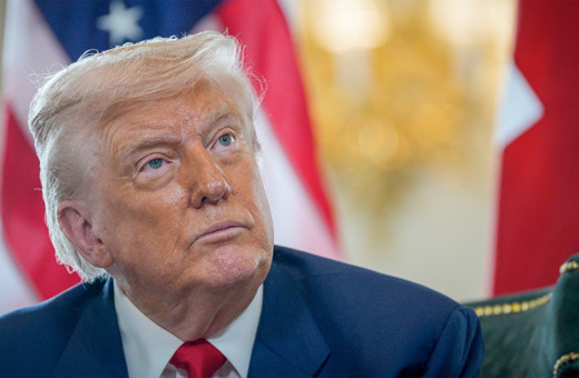 Trump, Hürmüz Boğazı’na giriş ve çıkış yapan gemileri ablukaya alacaklarını belirtti