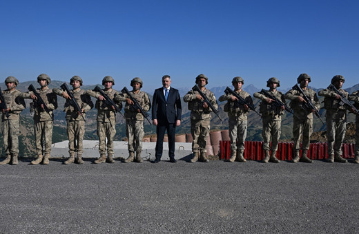 İçişleri Bakanı Mustafa Çiftçi, Hakkari'de üs bölgesini ziyaret etti