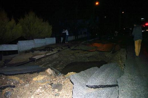 Su borusu bomba gibi patladı - Resim: 1