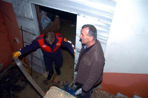 Su borusu bomba gibi patladı - Resim: 2