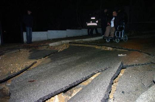 Su borusu bomba gibi patladı - Resim: 3