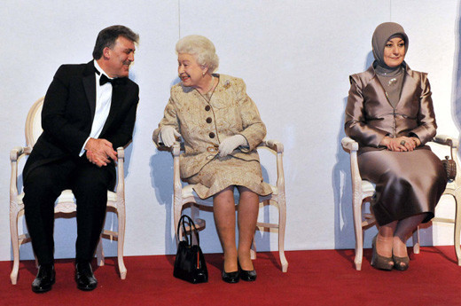 Gül ödülünü Kraliçe'nin elinden aldı - Resim: 2