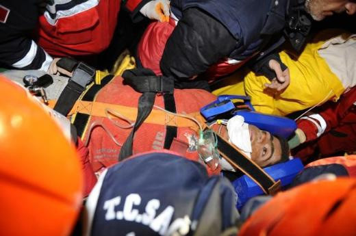 Deprem enkazından böyle çıkartıldı - Resim: 1