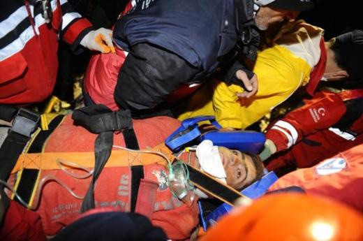 Deprem enkazından böyle çıkartıldı - Resim: 2