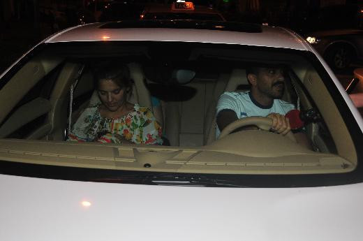 Belediye otobüsü ünlü çifti korkuttu - Resim: 1