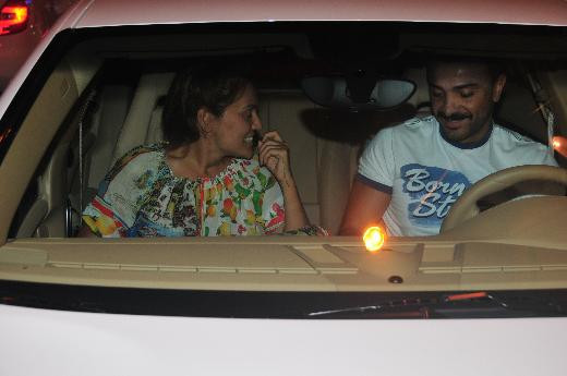 Belediye otobüsü ünlü çifti korkuttu - Resim: 3