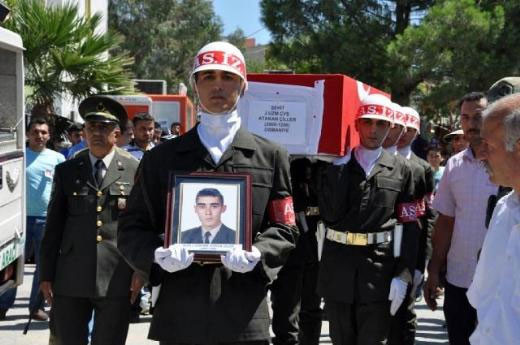 Son yolculuğuna böyle uğurlandı - Resim: 1